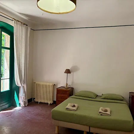 Madame-chambre D'hote-villa Magdala Bed & Breakfast 3*